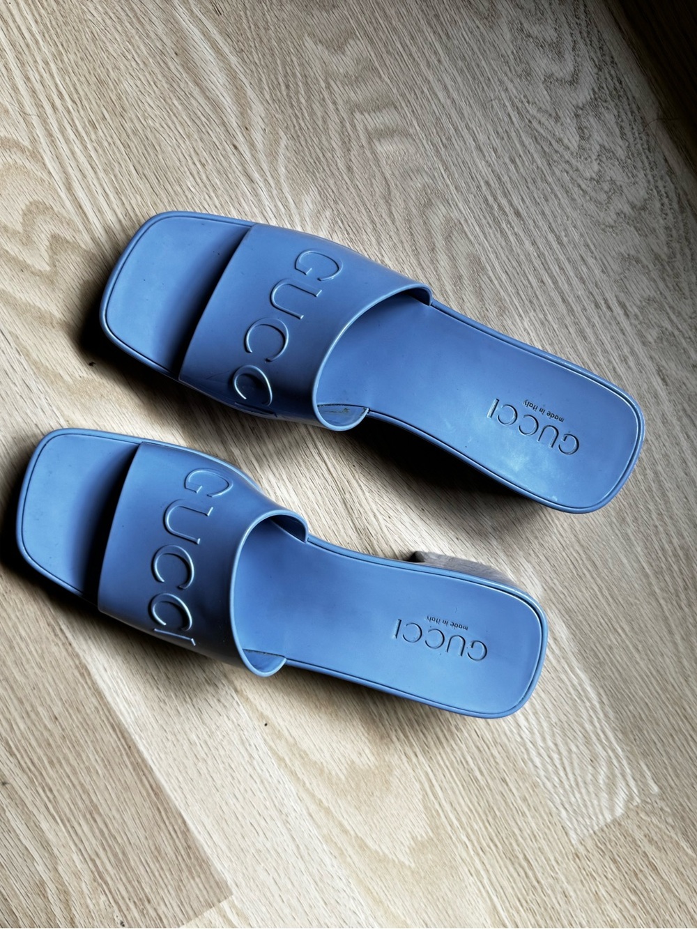 Gucci Purple Logo Slide rubber Sandals - Picture 2 of 5